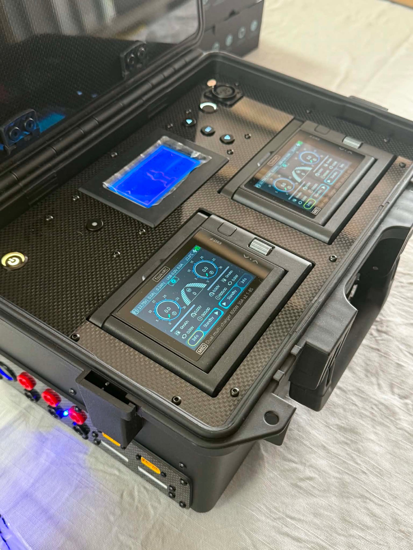 Power Supply • Dual Chargers • Tyre Warmers • Carry Case